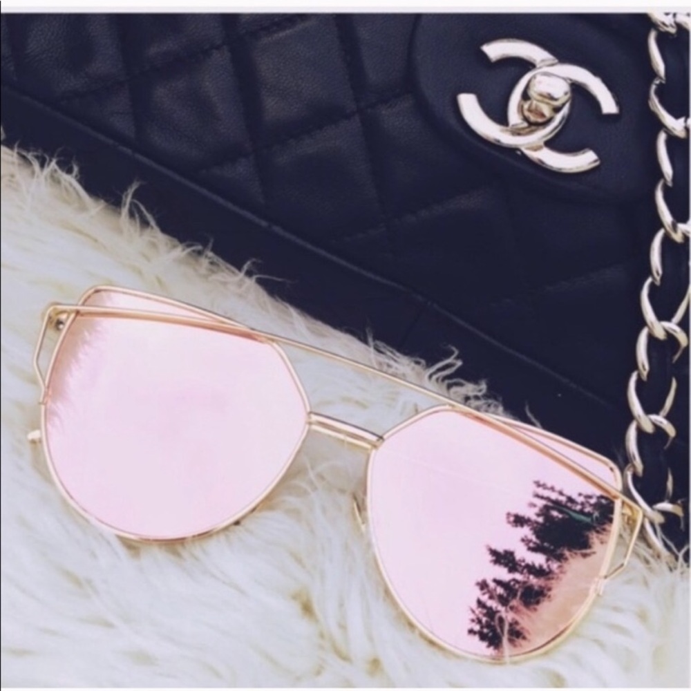 ONLY 1 LEFT 🎉 Rose Gold mirrored cat eye sunglass